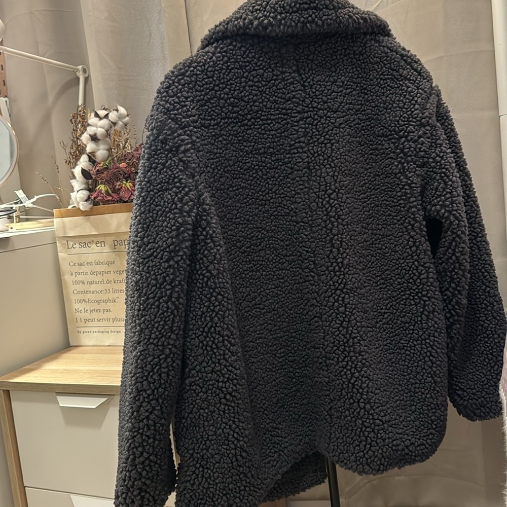 UGG Black Sherpa Jacket - Picture 3 of 4